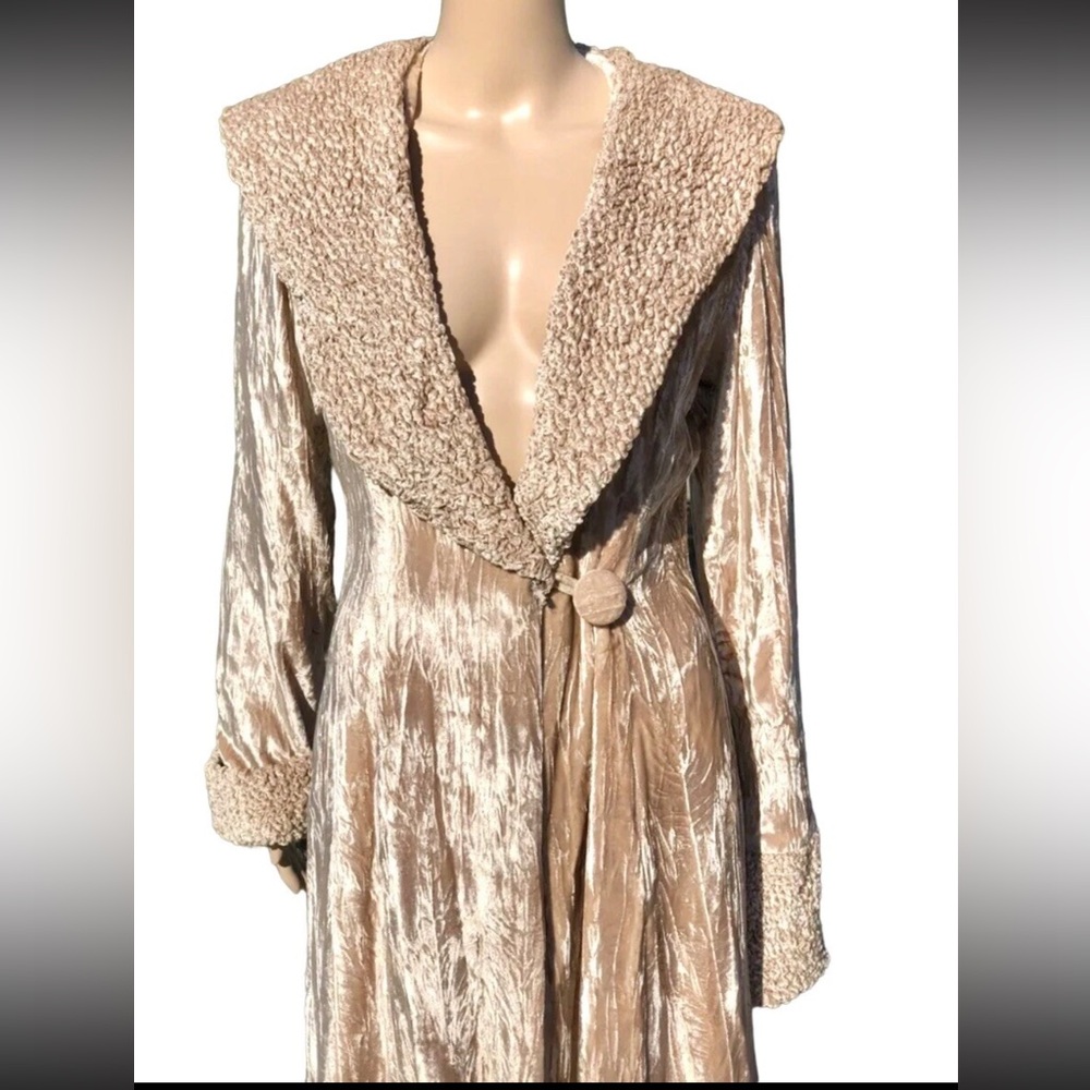 Rare Vintage Chayes Beige Crushed Velvet Princess Coat Robe - Picture 2 of 14